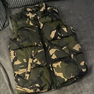 Old Navy Green and Tan Camouflage Vest